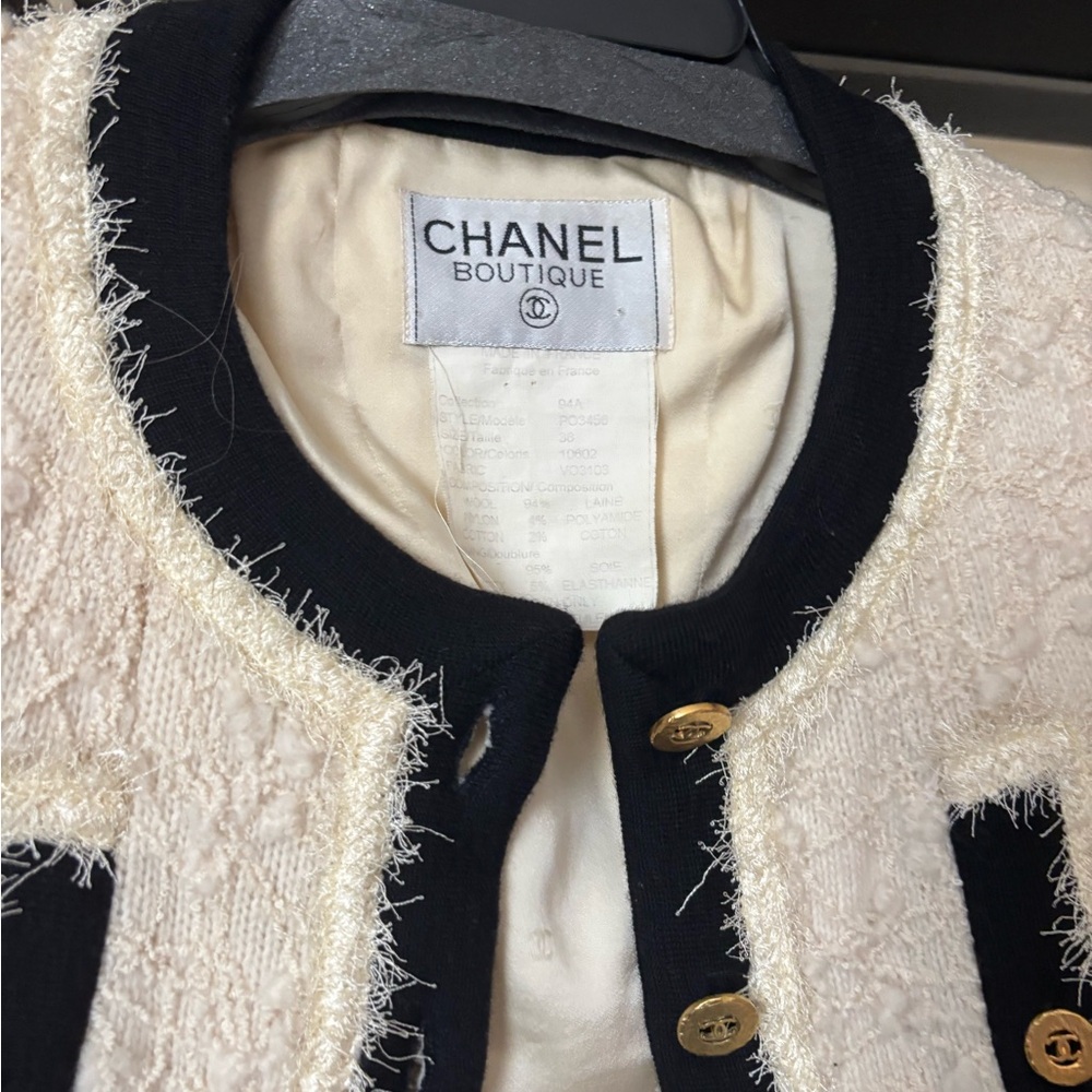 Chanel Women's Textured Cream and Black Blazer - Picture 8 of 11